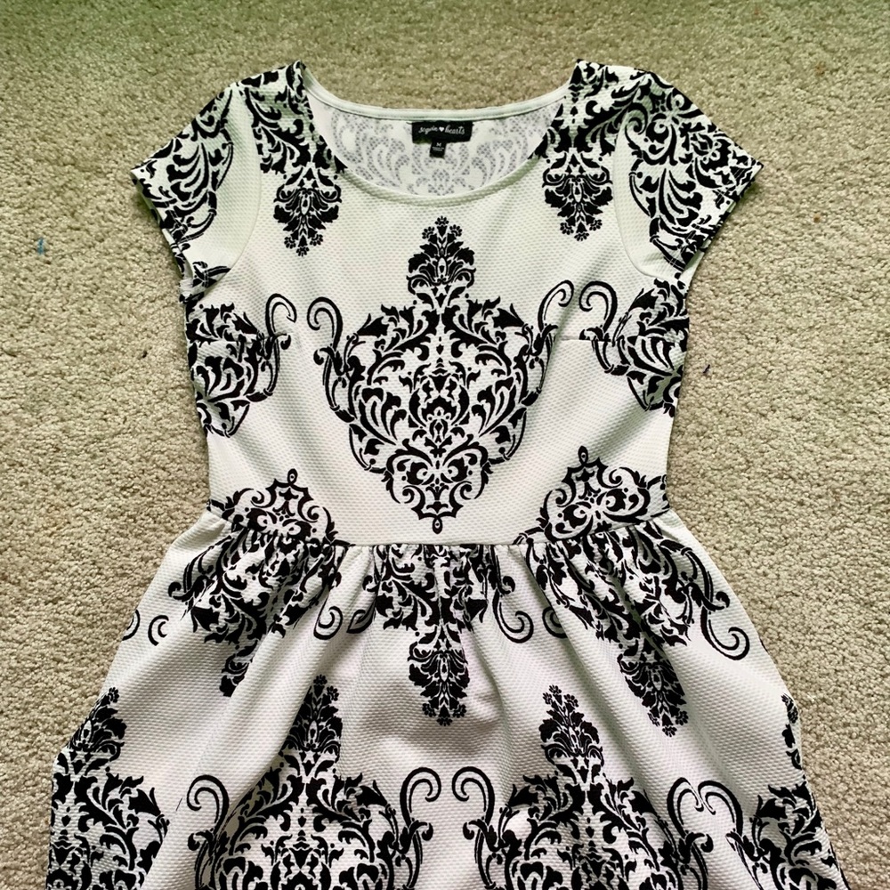 Elegant black and white dress ⭐️